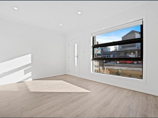 Spacious Family Living in Mambourin