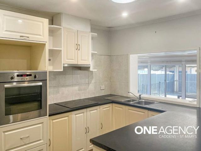 SPACIOUS FAMILY LIVING IN A CONVENIENT WERRINGTON LOCATION!