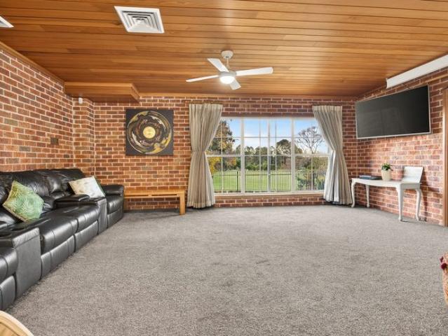 Spacious Family Living in a Convenient Windsor Location