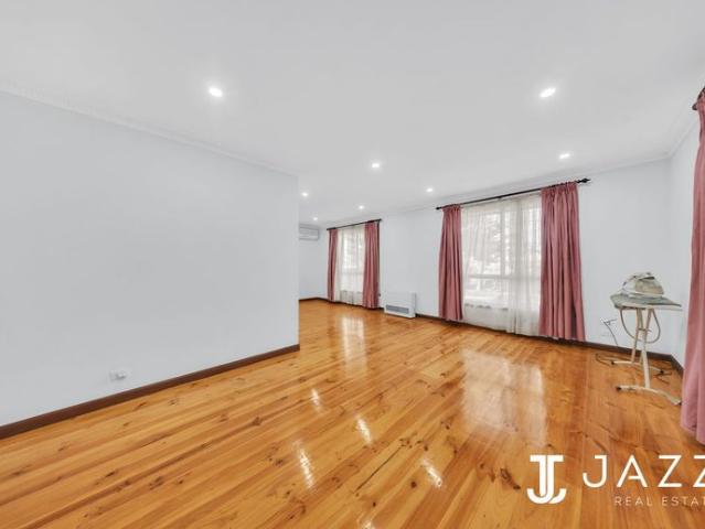Spacious Family Living in a Convenient Altona Meadows Location