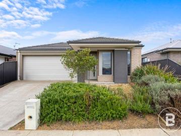Spacious Family Living in a Convenient Bonshaw Location