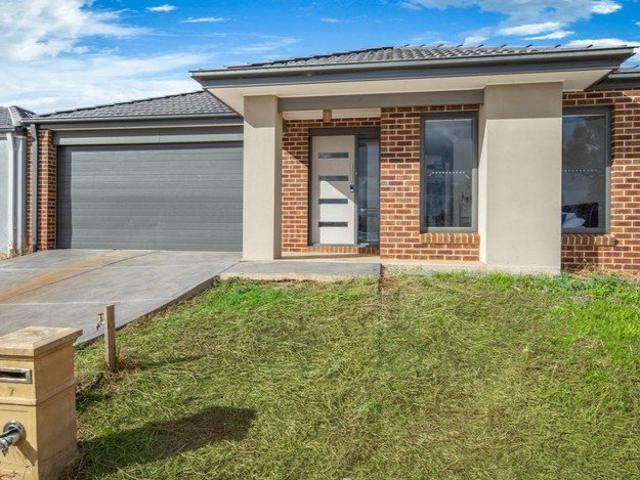 Spacious Family Living in a Convenient Brookfield Location