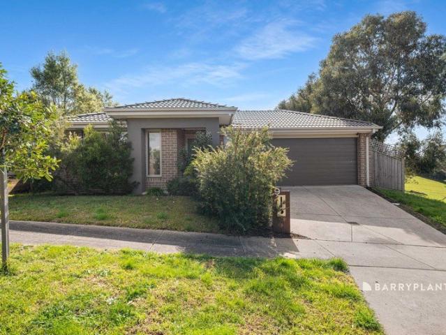 Spacious Family Living in a Convenient Drouin Location