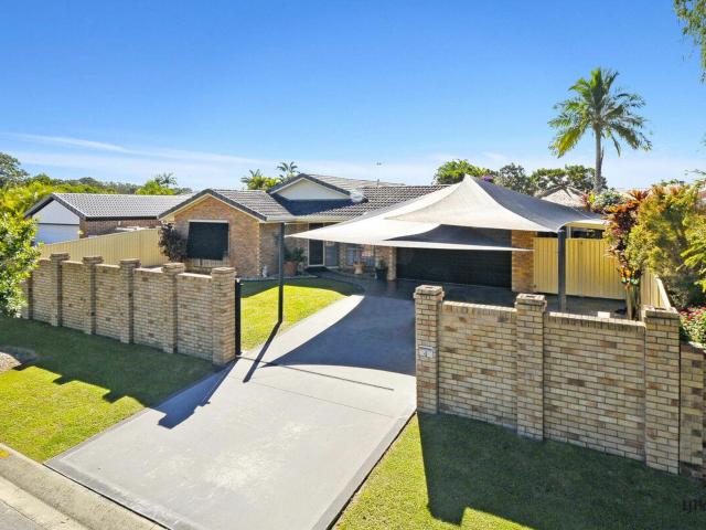 Spacious Family Living in a Convenient Elanora Location