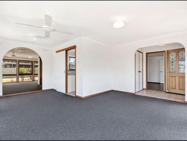 Spacious Family Living in a Convenient Marshall Location