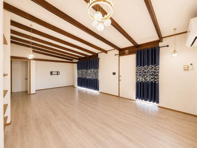 Spacious Family Living in a Convenient Morley Location