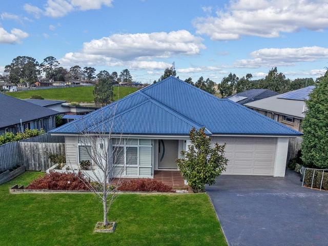 Spacious Family Living in a Convenient Moss Vale Location