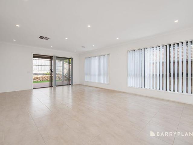 Spacious Family Living in a Convenient Officer Location!