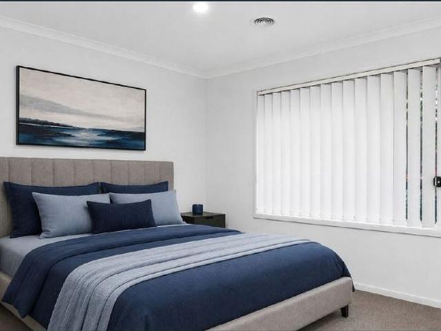 SPACIOUS FAMILY LIVING IN A CONVENIENT POINT COOK LOCATION