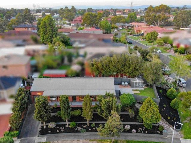 Spacious Family Living in a Convenient South Morang Location