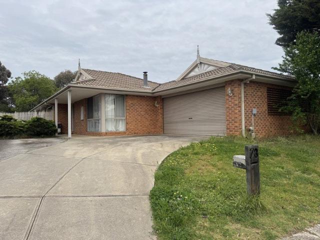 Spacious Family Living in a Convenient Sydenham Location!