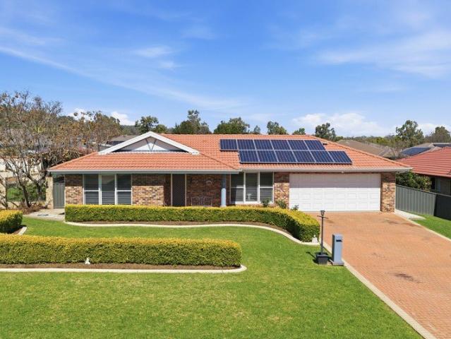 Spacious Family Living in a Beautifully Established Neighbourhood