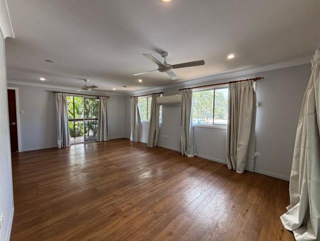 Spacious Family Living in a Great Blacks Beach Location