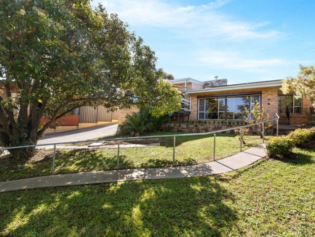 Spacious Family Living in a Desirable Wattle Park Setting