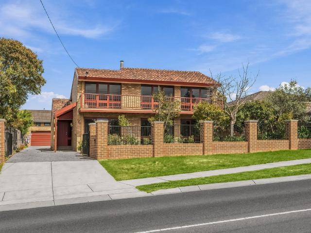 Spacious Family Living in a Dual School Zone!