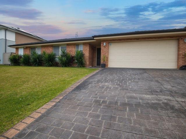 Spacious Family Living in a Lakeside Location