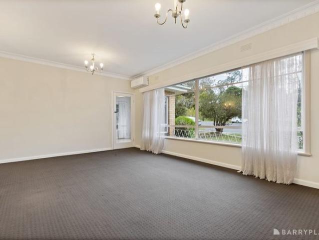 Spacious Family Living in a Leafy Heathmont Setting