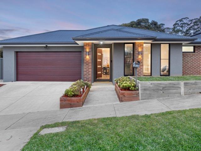 Spacious Family Living in a Sought After Brown Hill Court