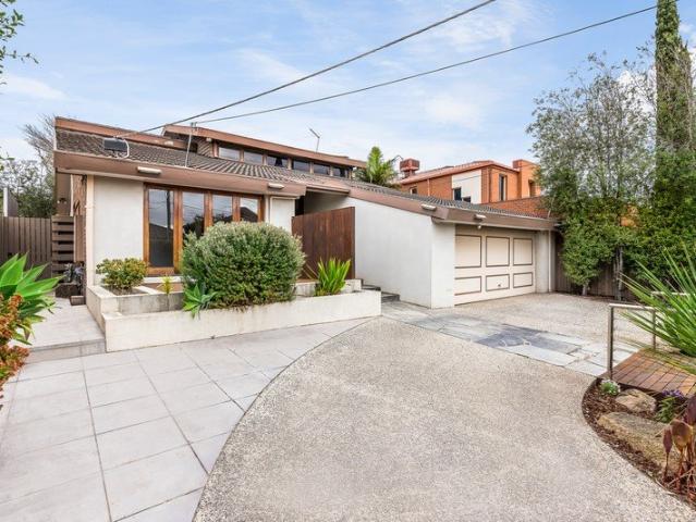 Spacious Family Living in a Sought After Caulfield South Location
