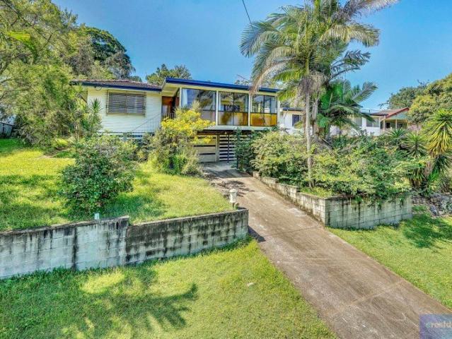 Spacious Family Living in a Sought After Holland Park West Location