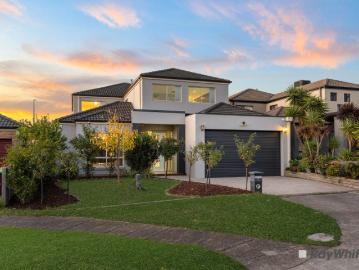 Spacious Family Living in a Sought After Lynbrook Pocket
