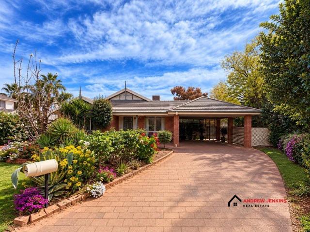 Spacious Family Living in a Sought After River End Location