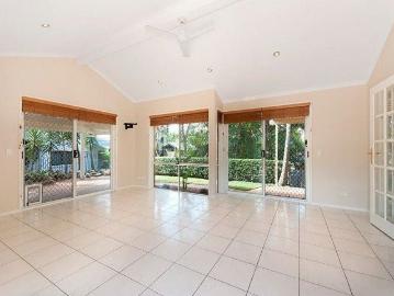 Spacious Family Living in a Sought After Sinnamon Park Location