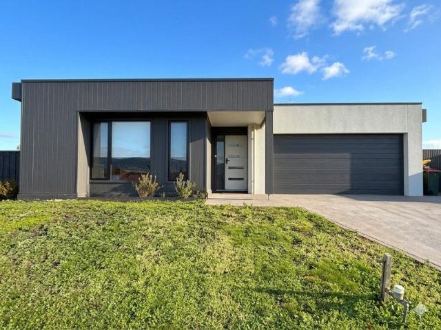 Spacious Family Living in a Sought After Warragul Location