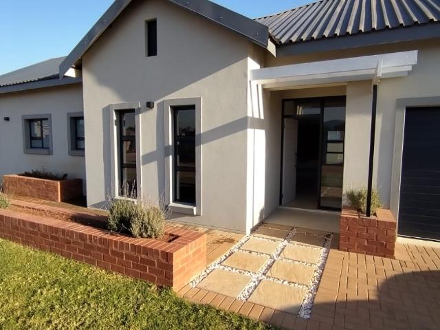 Spacious Family Living in a Secure Estate Caper Bush