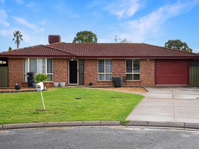 Spacious Family Living in a Peaceful Court Location