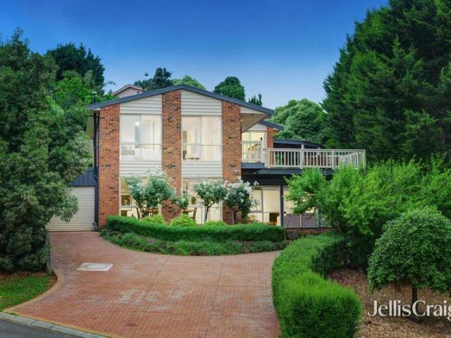 Spacious Family Living in a Peaceful Court Setting
