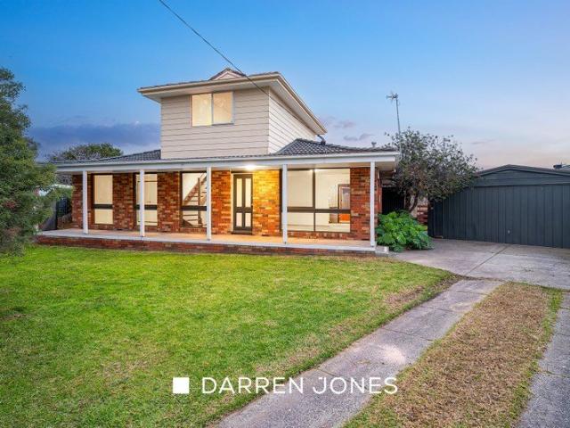 Spacious Family Living in a Peaceful Court Setting