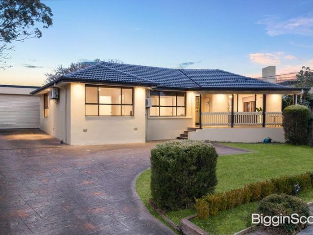 Spacious Family Living in a Peaceful Court Setting