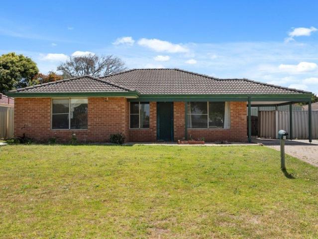 SPACIOUS FAMILY LIVING IN A PEACEFUL, CONVENIENT SETTING, WITH RARE BOAT & CARAVAN STORAGE