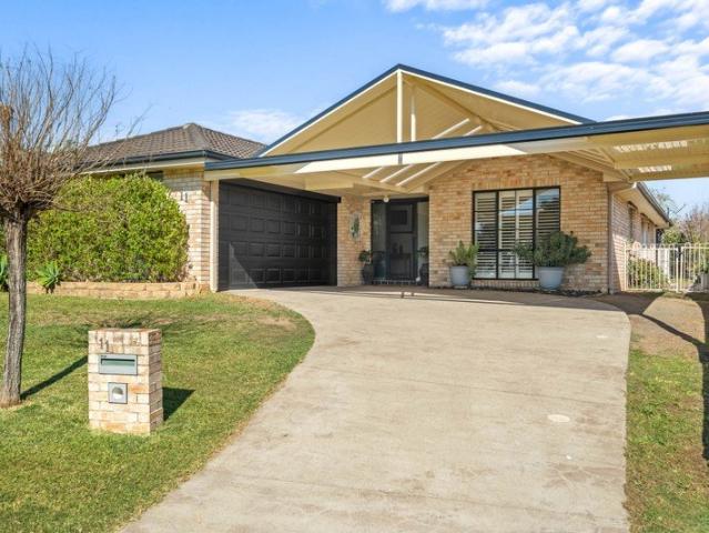 Spacious Family Living in a Peaceful Cul de Sac