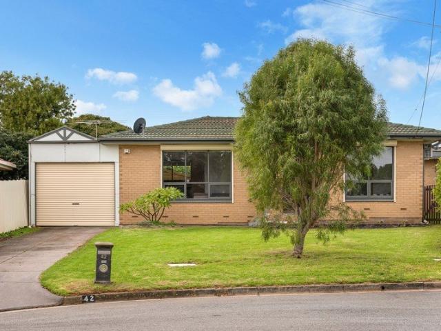 Spacious Family Living in a Peaceful Cul de Sac