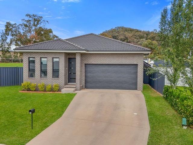 Spacious Family Living in a Peaceful Cul de Sac