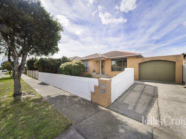Spacious Family Living in a Peaceful Cul de Sac