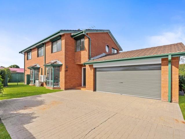 Spacious Family Living in a Peaceful Cul de sac Setting!