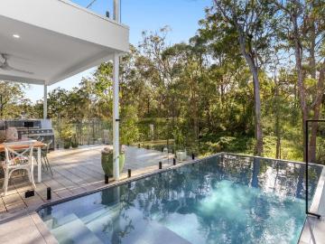 SPACIOUS FAMILY LIVING IN A PEACEFUL ARUNDEL CUL DE SAC