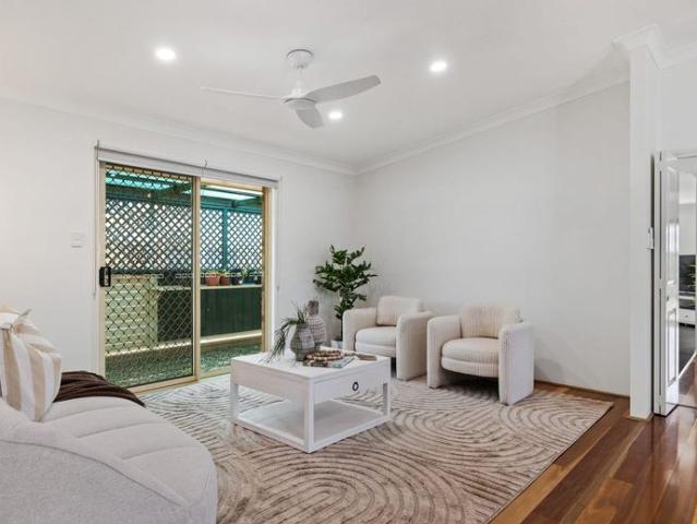 SPACIOUS FAMILY LIVING IN A PEACEFUL BAYSIDE CUL DE SAC