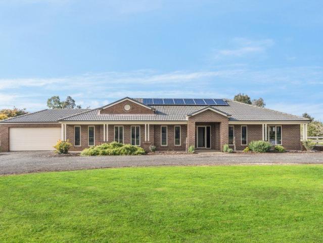 Spacious Family Living in a Peaceful Bannockburn Location
