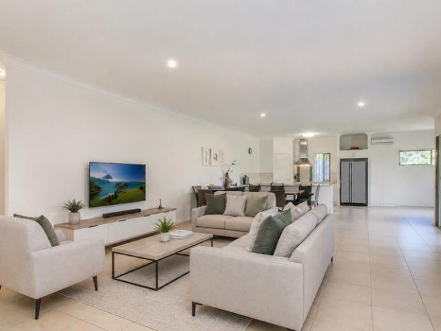 Spacious Family Living in a Peaceful Gilston Cul de Sac