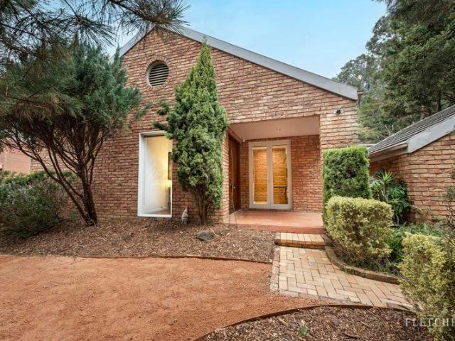 Spacious Family Living in a Peaceful Donvale Setting