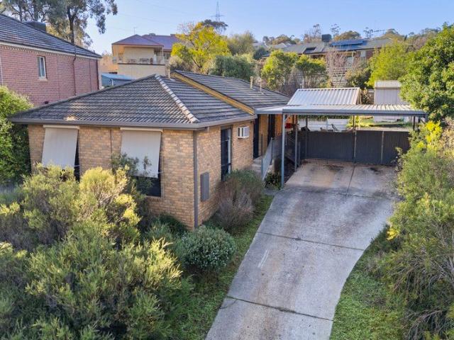 Spacious Family Living in a Peaceful Flora Hill Court