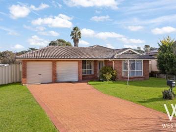 SPACIOUS FAMILY LIVING IN A PEACEFUL KELSO SETTING