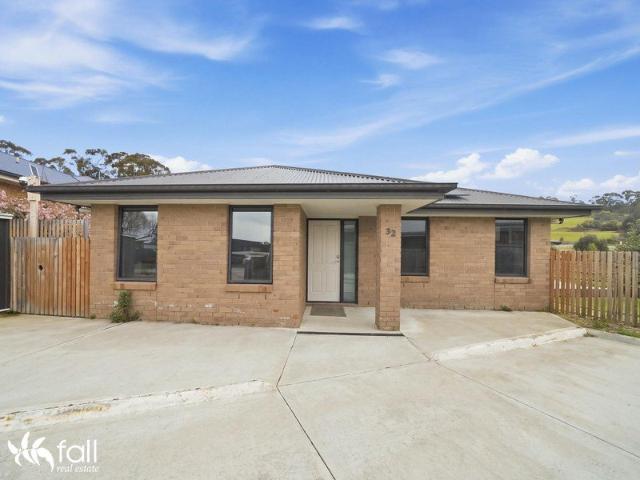 Spacious Family Living in a Peaceful Kingston Setting