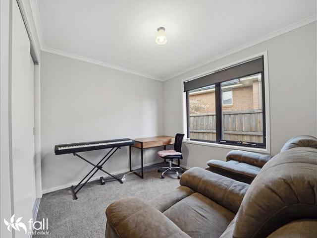 Spacious Family Living in a Peaceful Kingston Setting