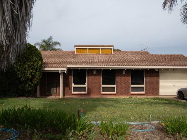 Spacious Family Living in a Peaceful Hillbank Cul de Sac