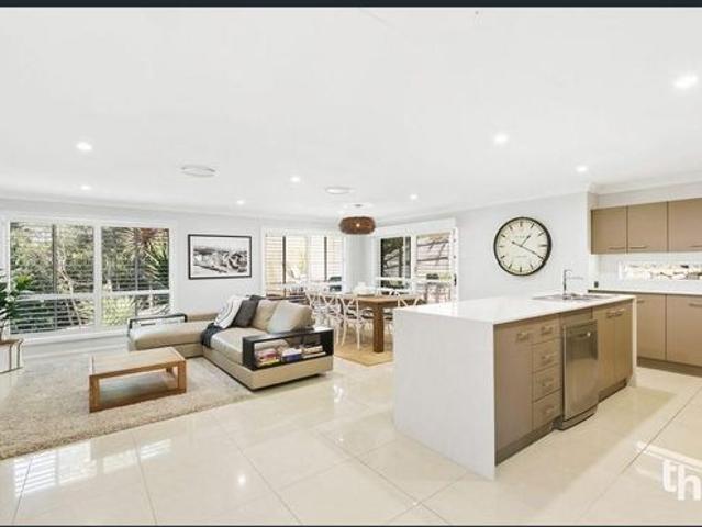 Spacious Family Living in a Peaceful Merewether Heights Setting